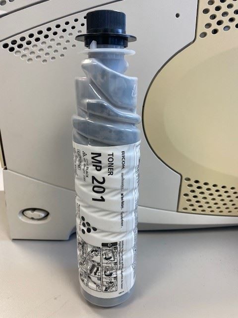 Ricoh Fotokopierer: RICOH Toner MP 201 – Neu und originalverpackt aus Wängi von Bmo