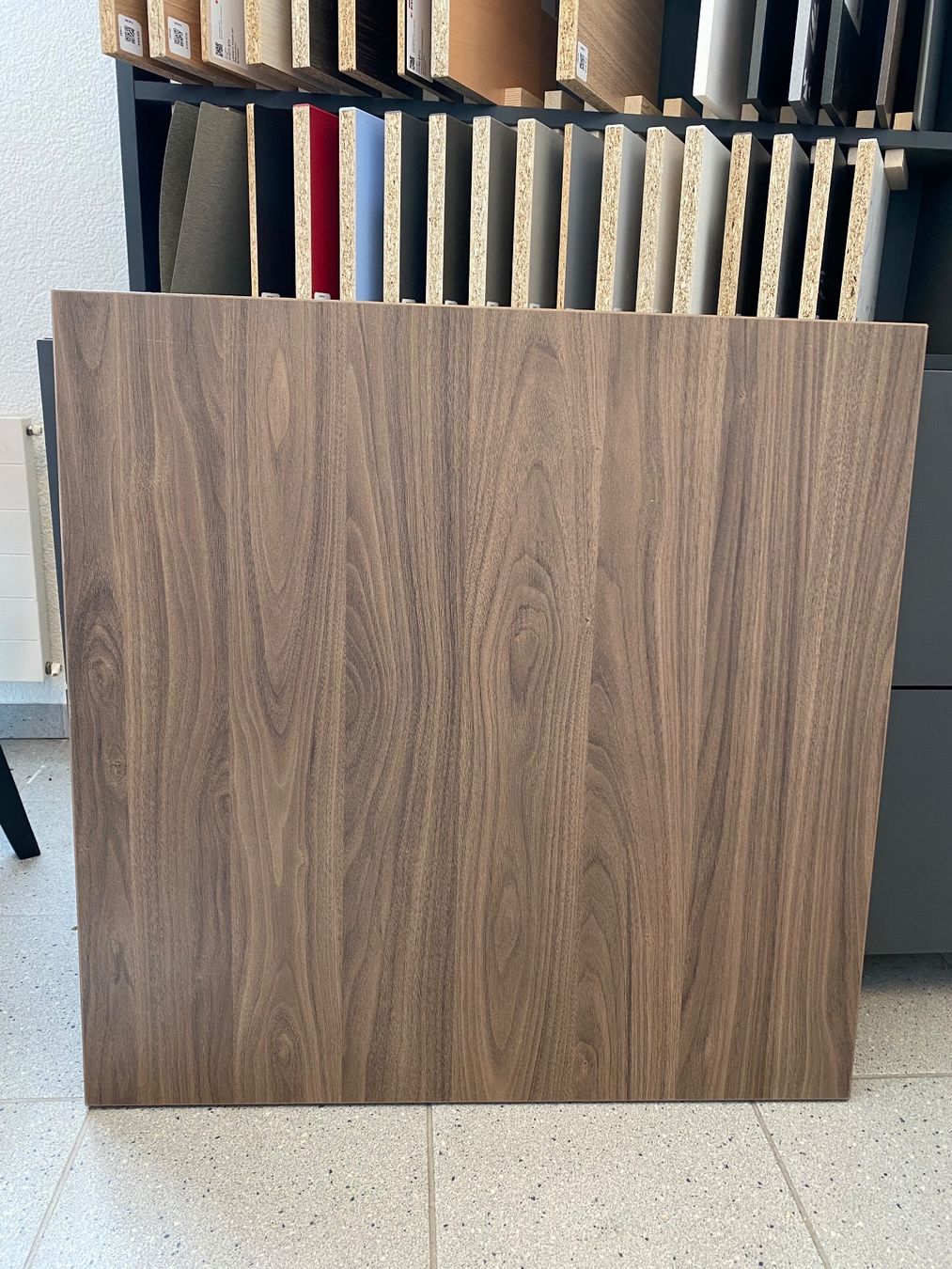 Piatti di portata: Tischplatte Optik Nussbaum 70 x 70 cm – Nuovo (secondo la descrizione) da Root venduto da Lavaline