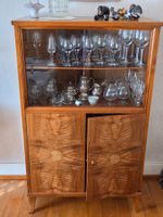 Vitrine Holz mit Glastüren und Unterschrank