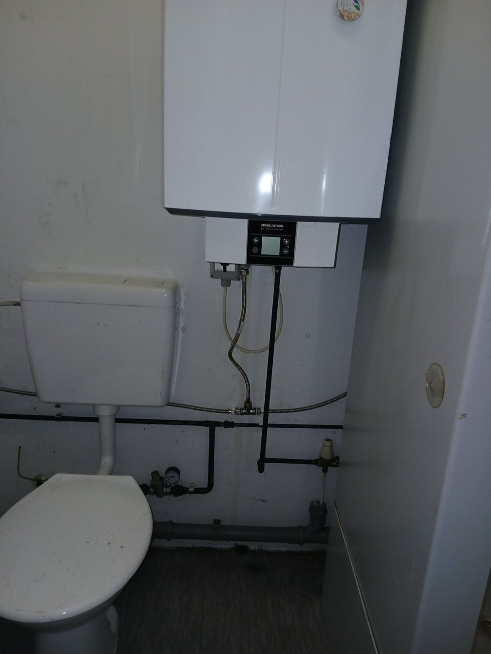Contenitori edile: Gebrauchter Sanitär-Container mit WC Dusche und Lavabo – Usato da Kappelen venduto da wbi_8h8v 2