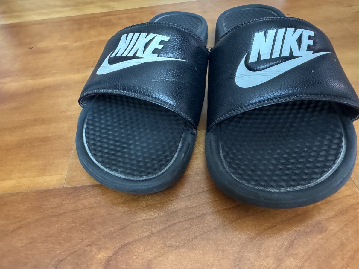 Nike Chaussures hommes: Nike Latschen Grösse 45 – D'occasion à Wettswil par alstel24 2