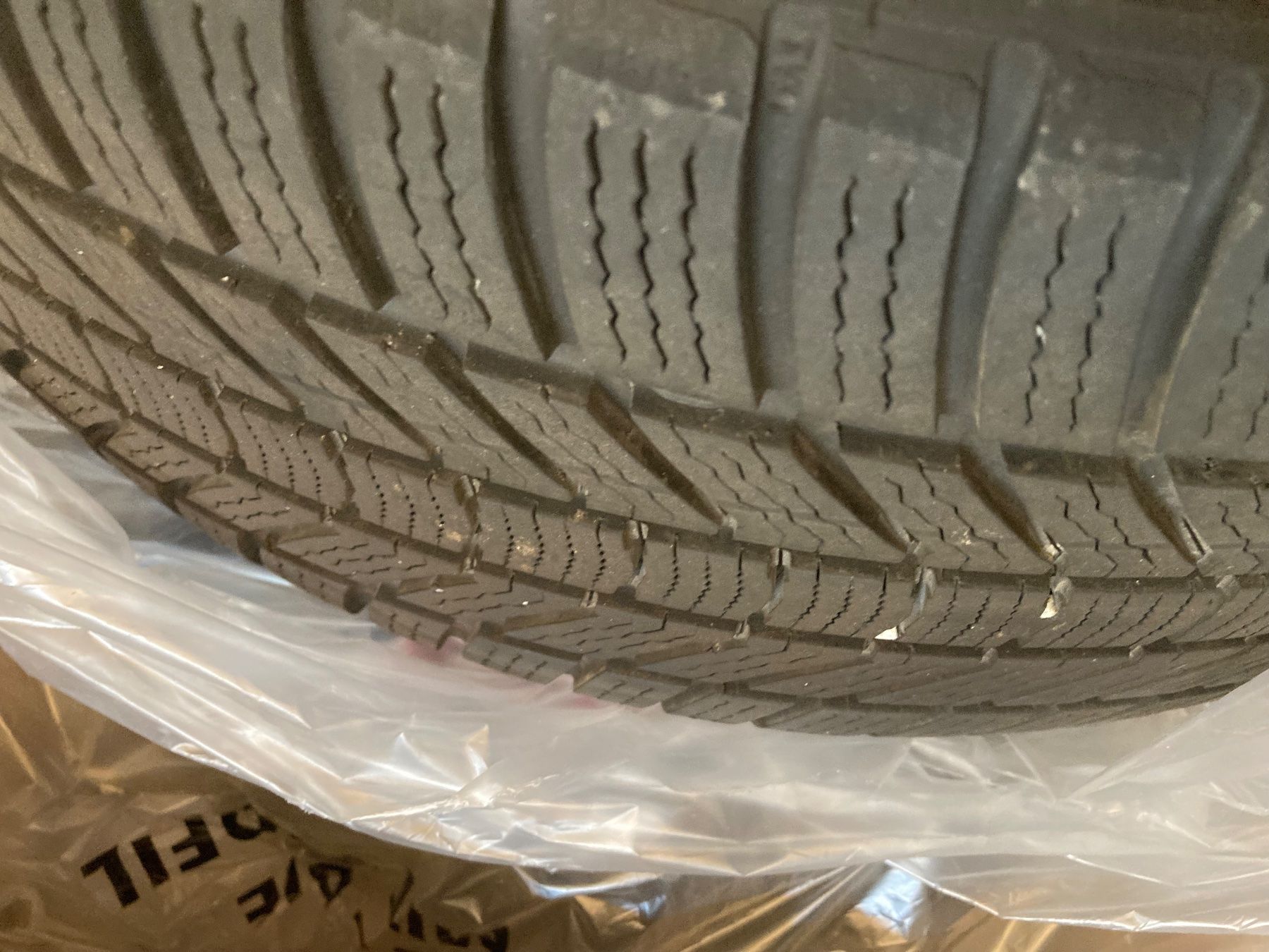 Volkswagen Jantes: Pneu mit Felgen – D'occasion à Mettmenstetten par Heretofly 2