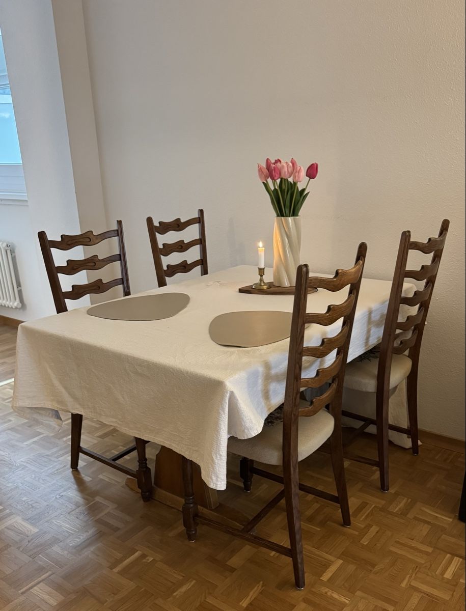 Set di tavolo e panche: Esstisch mit 4 Stühlen - GRATIS! – Usato da Nussbaumen AG venduto da fri_r7mk