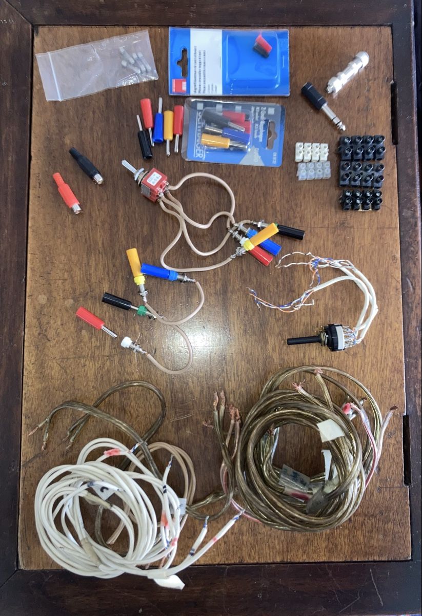 Casse acustiche: HiFi plugs switches fuses – Usato da Basel venduto da Imack