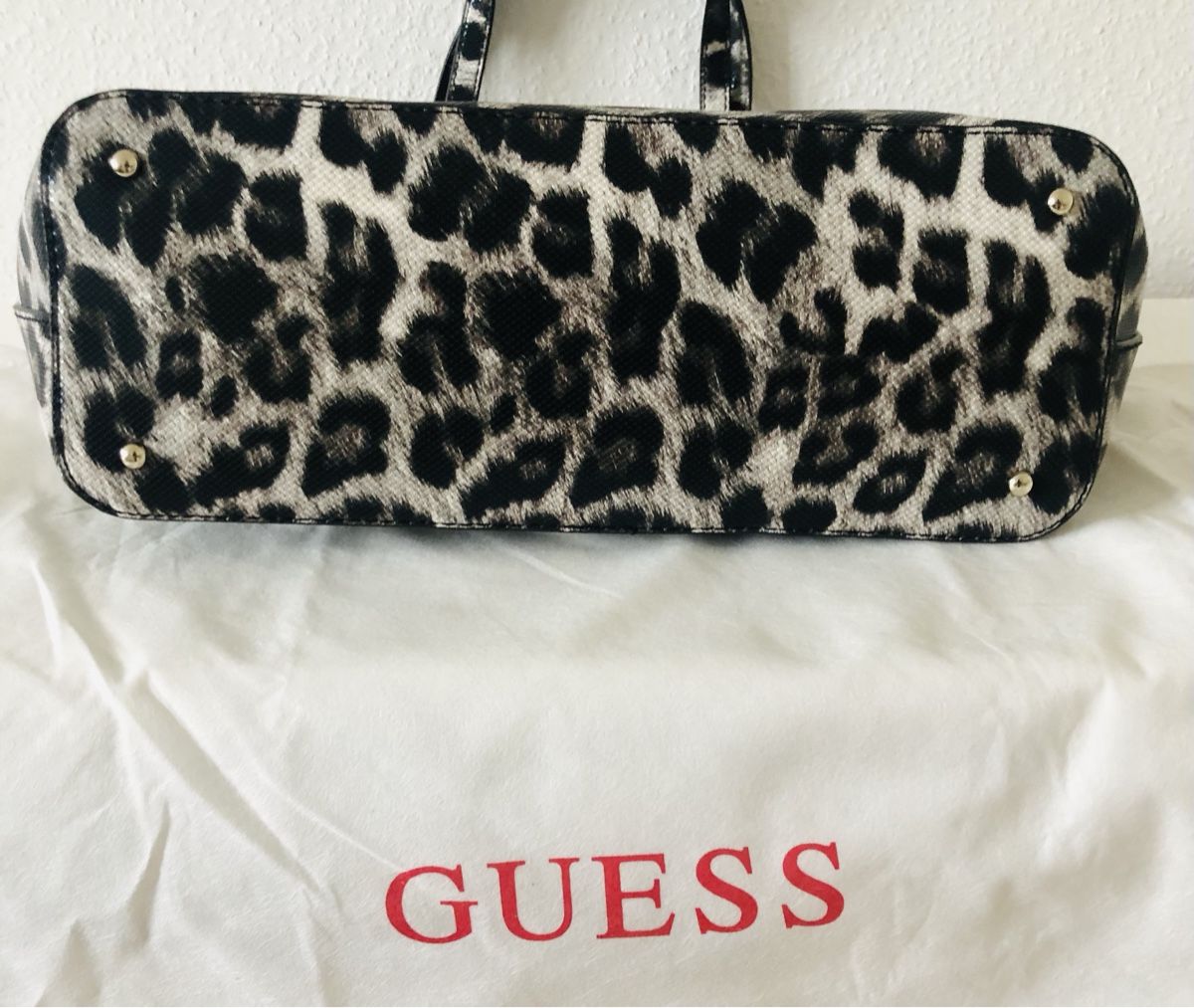 Guess Borse da donna: Guess Shopper Tasche Leo-Optik – Nuovo e nell'imballaggio originale da St. Gallen venduto da Allegra_blue 4