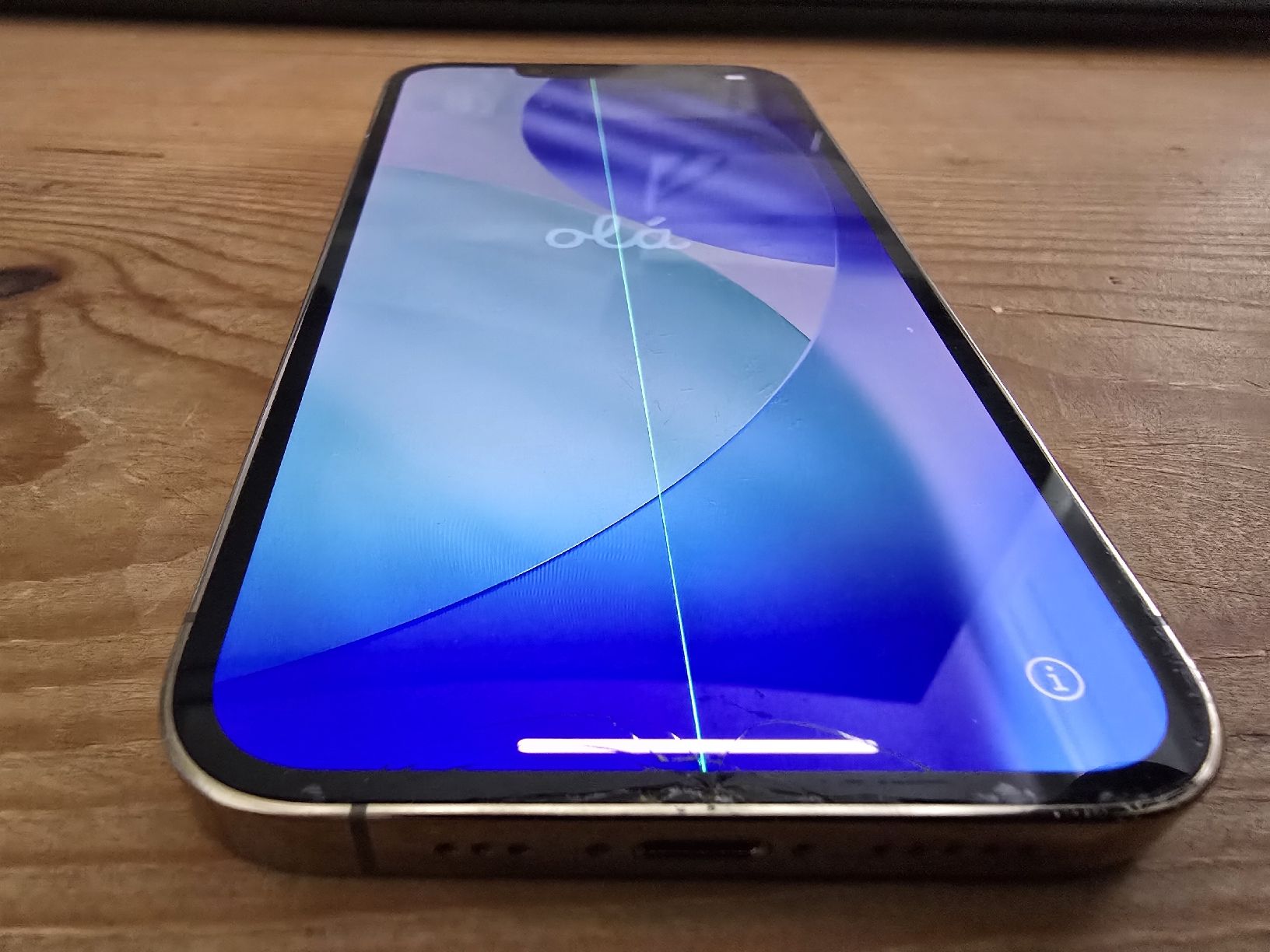 Apple Portables: iPhone 13 Pro Gold. Strich im Display – D'occasion à Uetikon am See par Skyrider1 4