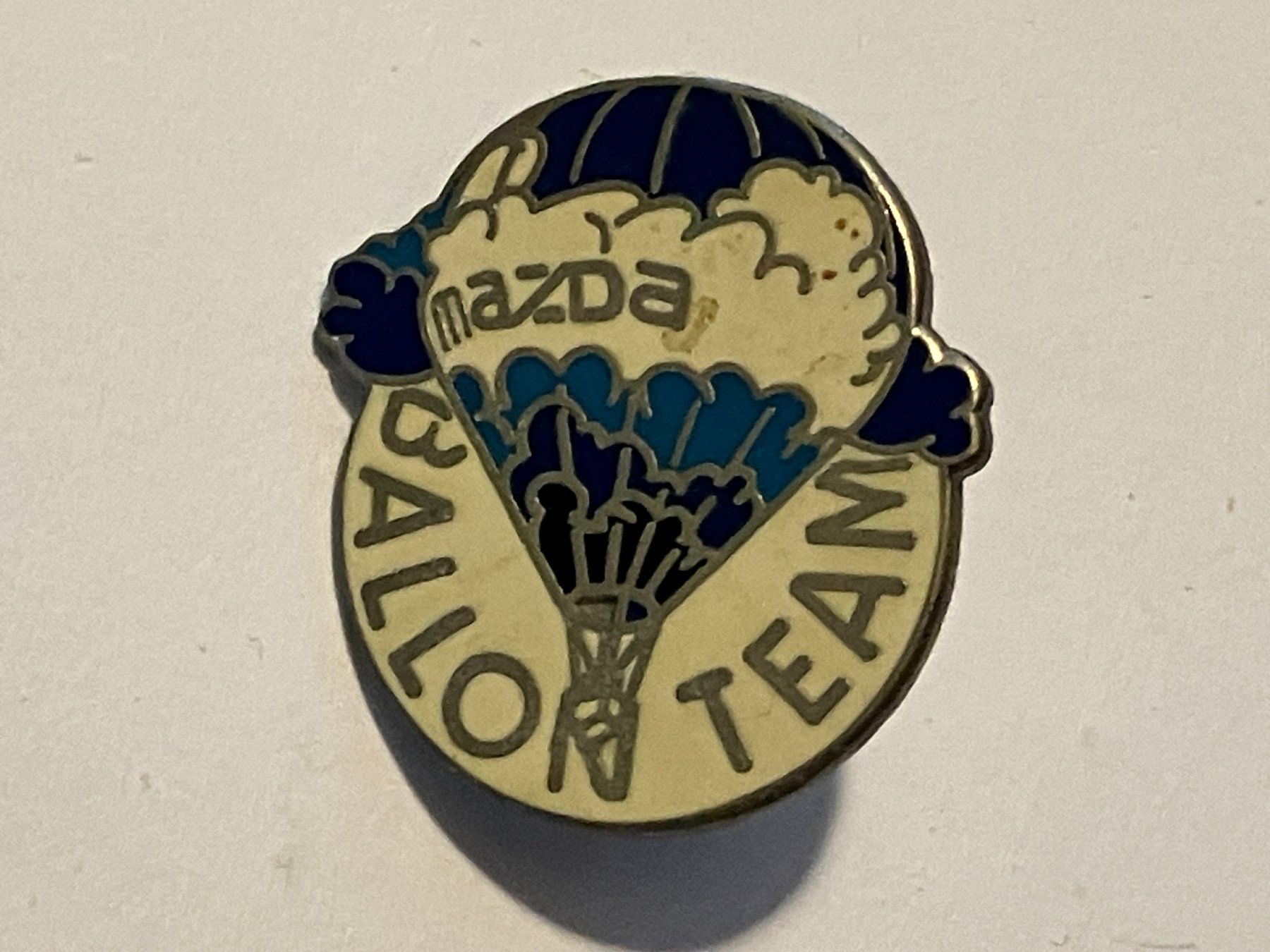 Placchette & Badge: 1 Pin Mazda Ballon Team – Usato da Basel venduto da djwwpp