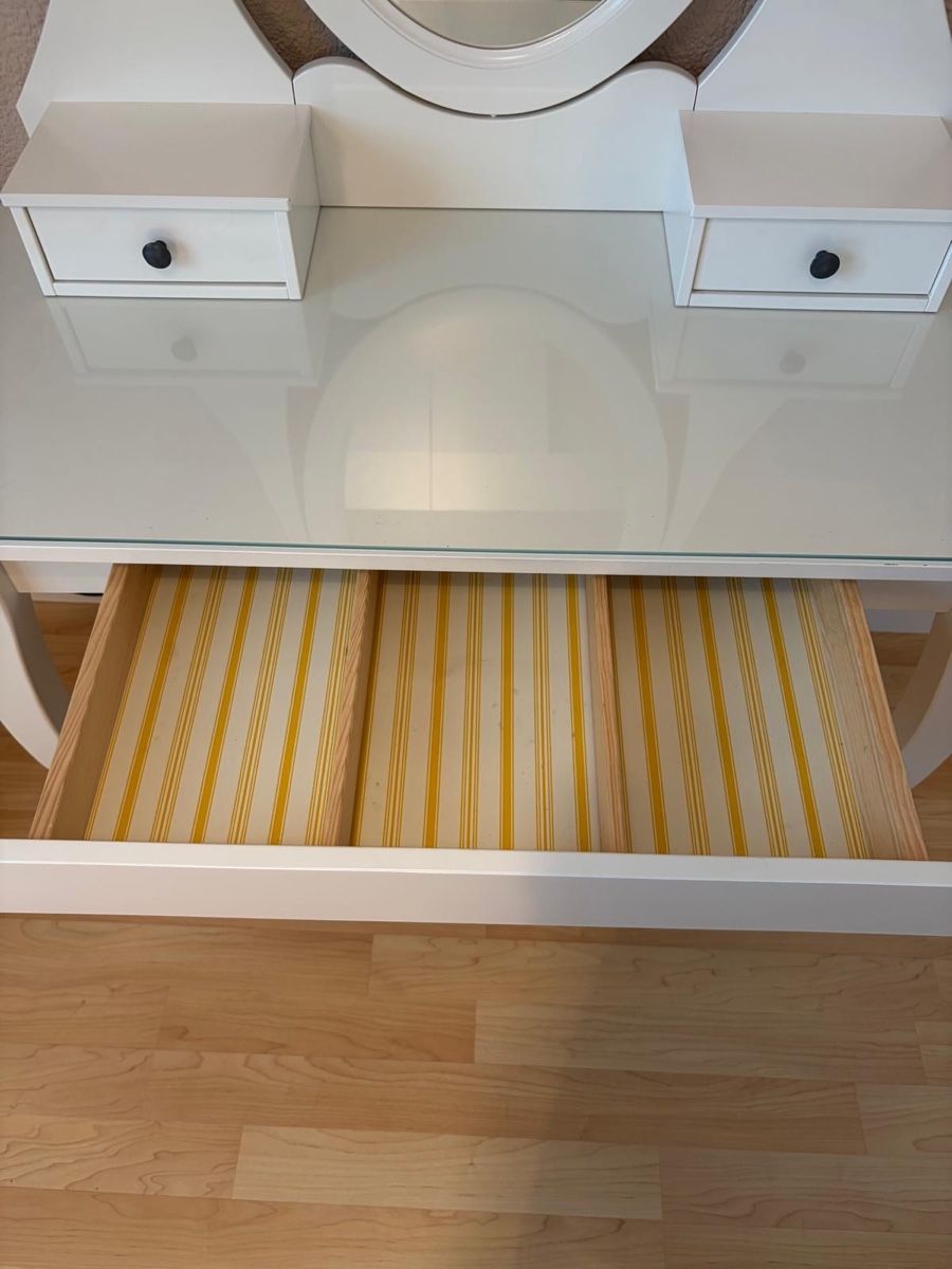 Ikea Tavoli da trucco: Schöner Schminktisch – Usato da Uznach venduto da Pauki08 5