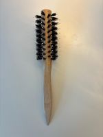 Hochwertige Rundbürste mit Holzgriff