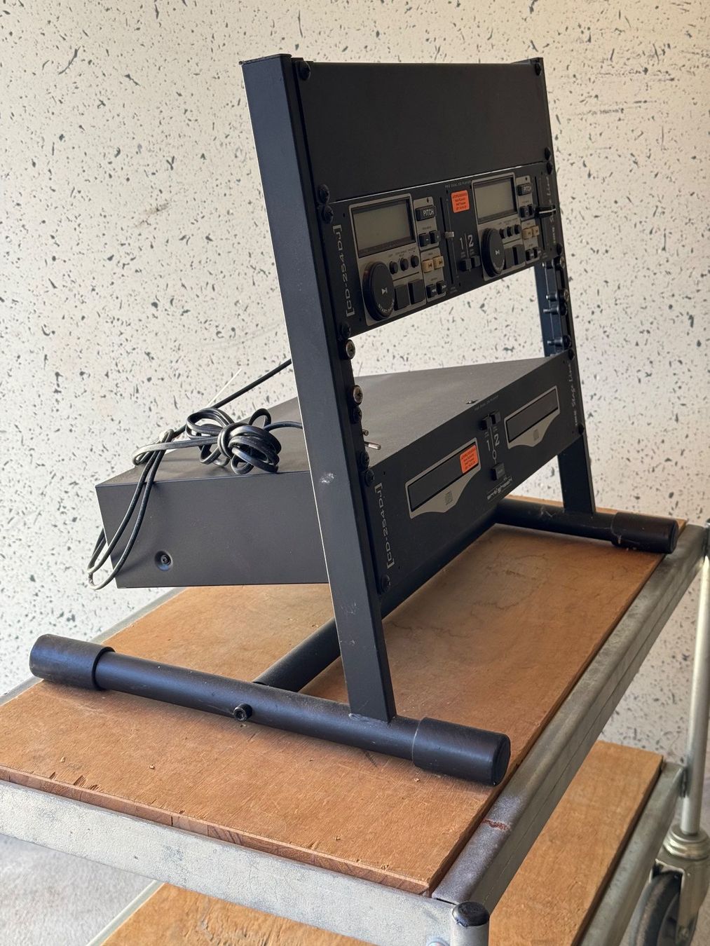 CDs: StageLine CD-Player und Doppel CD-Player mit Rack – D'occasion à Frümsen par 9tmr 3