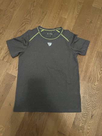 Sport T-Shirt TCM Gr. 134-140 Jungen grau Top Zustand