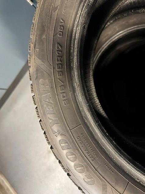 Pneumatici & Ruote complete: 4 pneus hiver Goodyear UltraGrip Performance 3  – Usato da Bulle venduto da Listeve 1