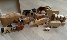 Kühe Holz teilweise handgeschnitzt 13 Stk. div. Grössen