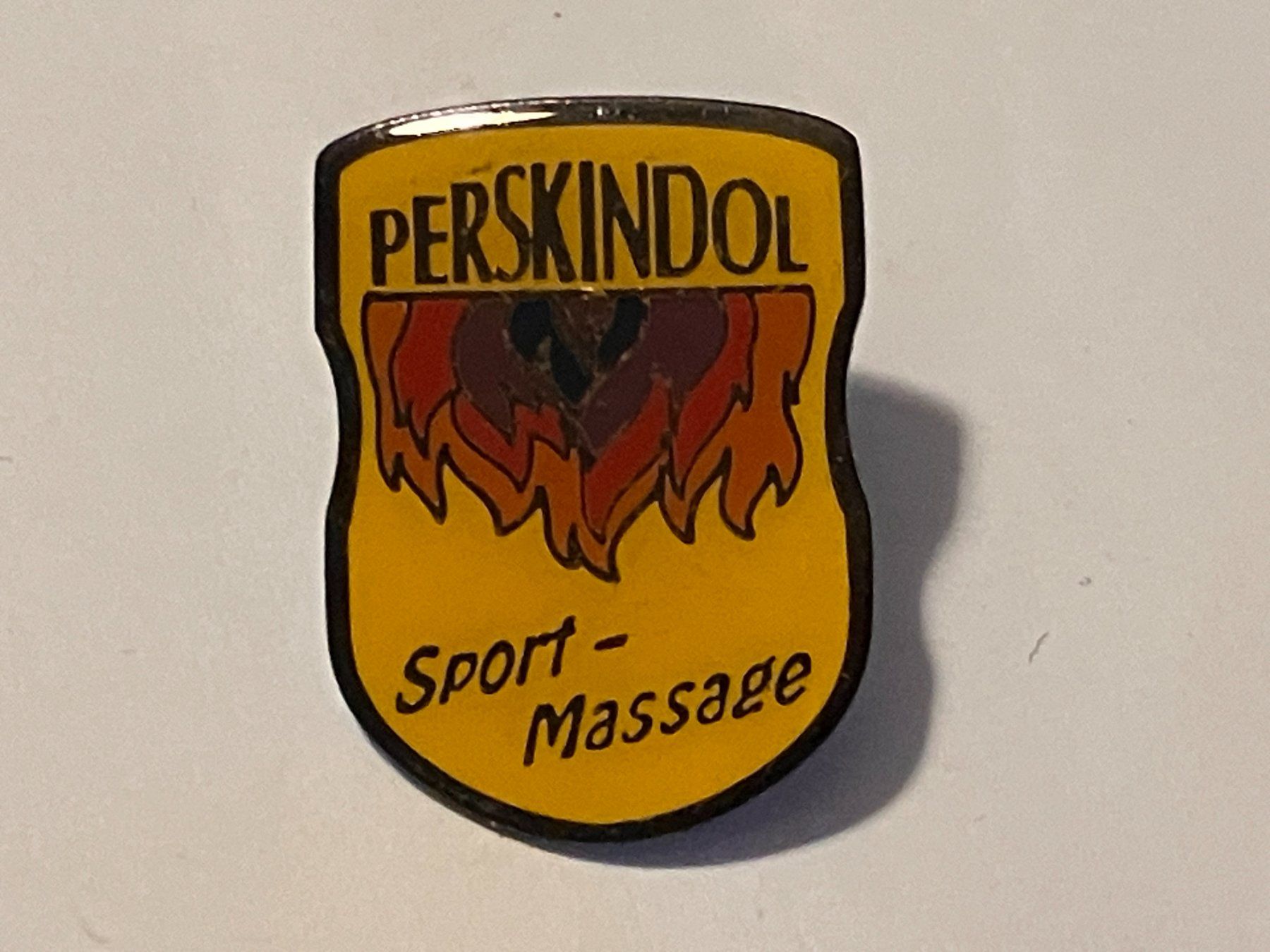 Placchette & Badge: 1 Pin Perskindol Sport Massage – Usato da Basel venduto da djwwpp