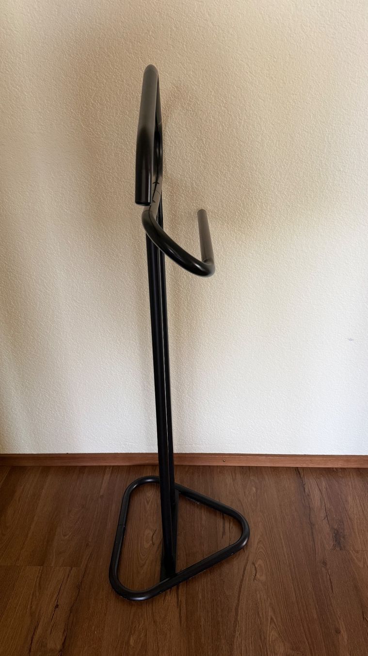 Sonstige Dekorationen & Accessoires: Herrendiener / Kleiderständer – Gebraucht aus Ruswil von hamagu 1
