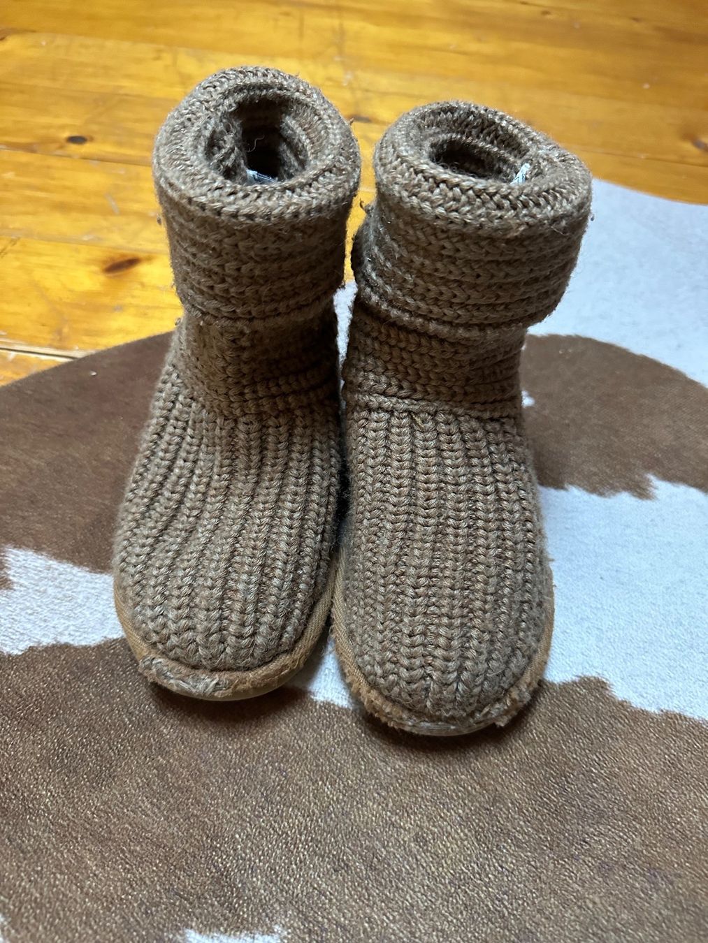 Ugg Chaussures garçon: UGG Boots Original Grösse 25 – D'occasion à Trimmis par vai_9qzr 1