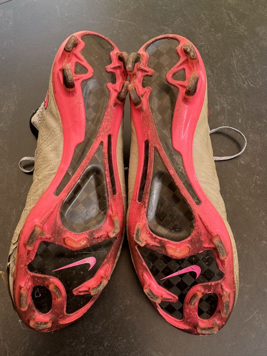 Nike Chaussures hommes: Fussball Schuhe Gr. 42 Nike – D'occasion à Thun par Pfausi1966 2