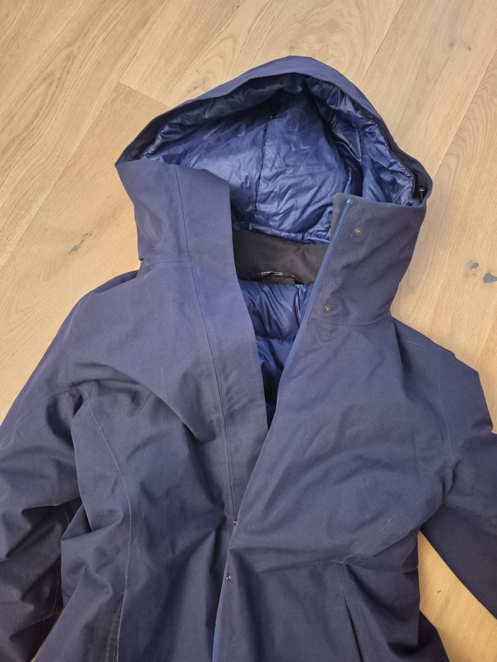 Arcteryx Cappotti: Arcteryx Daunenparka Gr.M – Usato da Küssnacht am rigi venduto da xxmajda 5