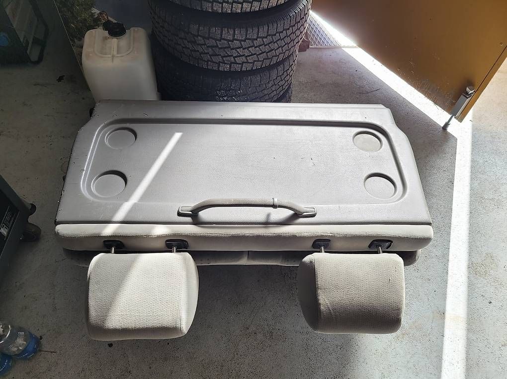 VW Toutes les pièces auto: Sitzbank hinten VW T4 – D'occasion à Rickenbach LU par kel_2zfz 1