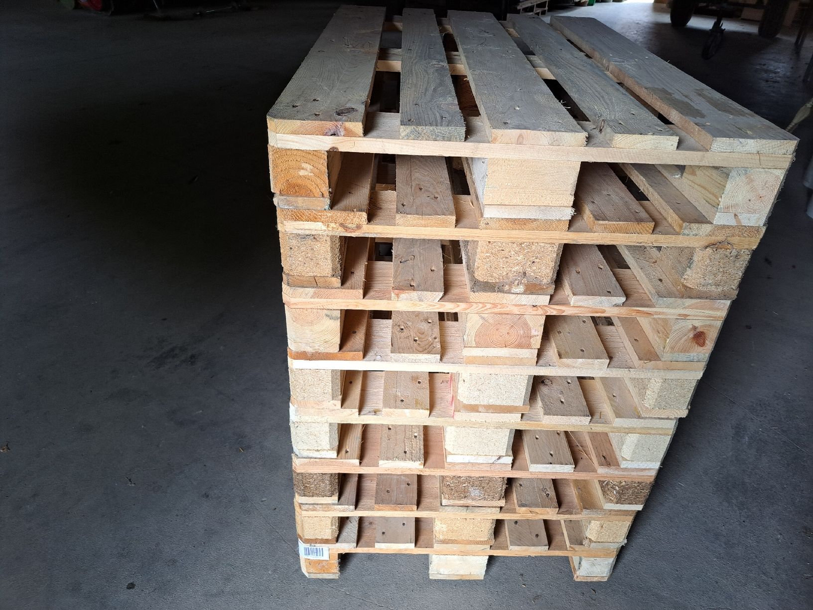 Pallets: 8 stk Europaletten  – Usato da Morens FR venduto da Kiscica 2