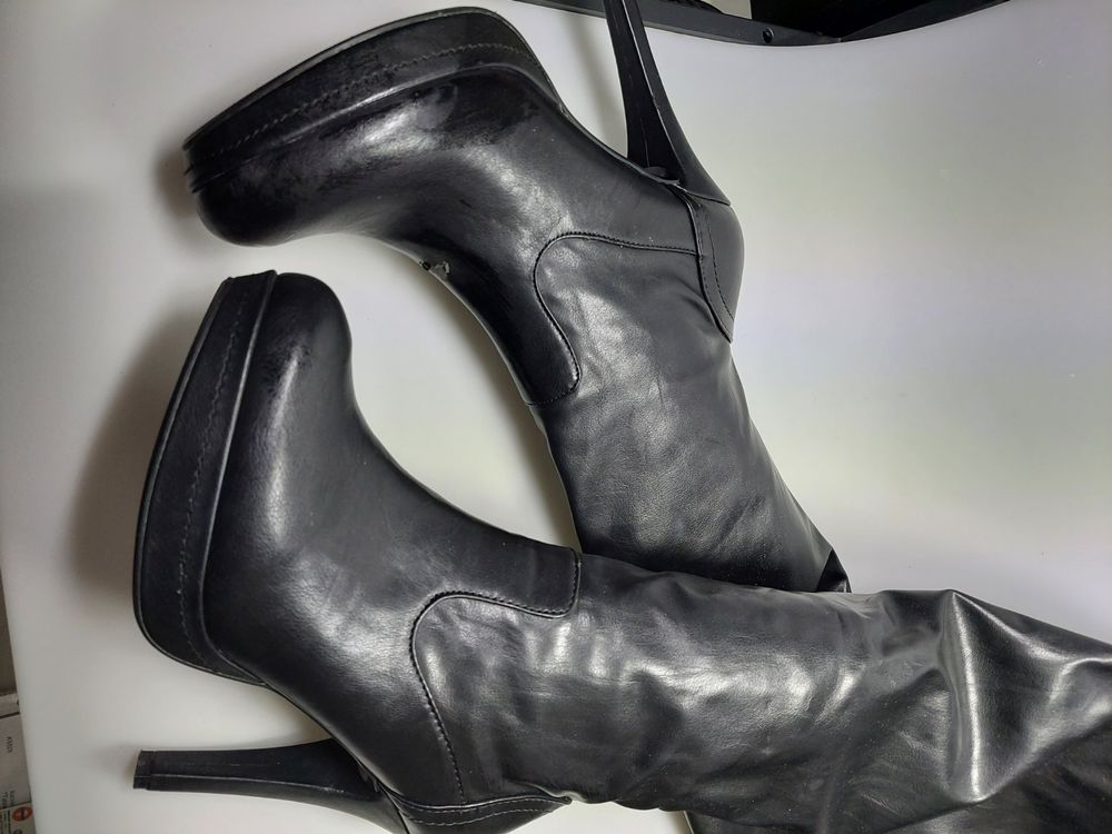 Damenstiefel mit hohem Absatz