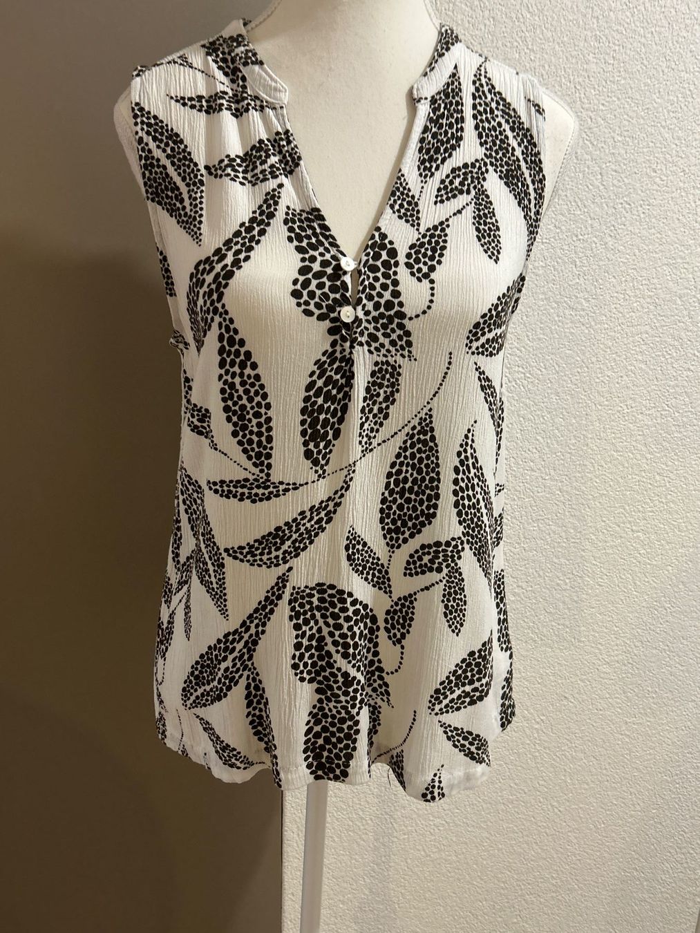 Tops: Damen Blusentop weiss mit Muster Grösse S – Neuf (Voir description) à Brunnen par Nala2929