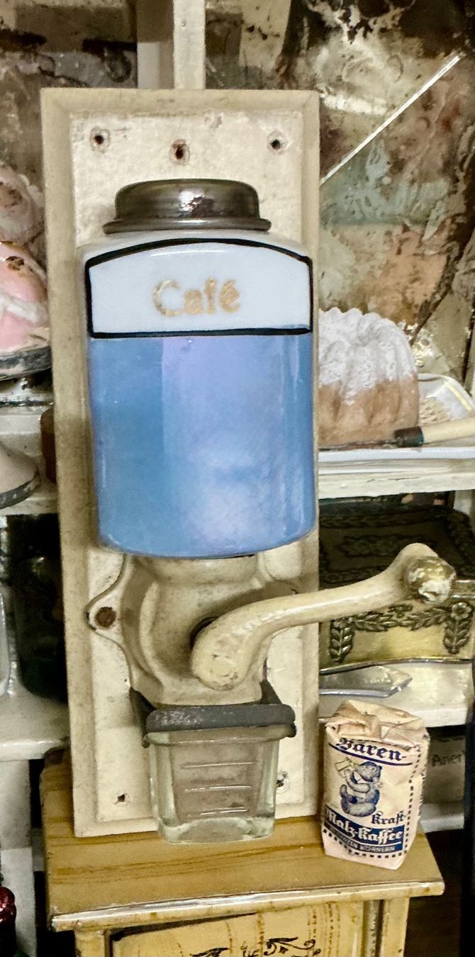 Giocattoli: URALTE PUPPENKÜCHEN KAFFEEMÜHLE – Usato da Zell LU venduto da Silvermemory 3