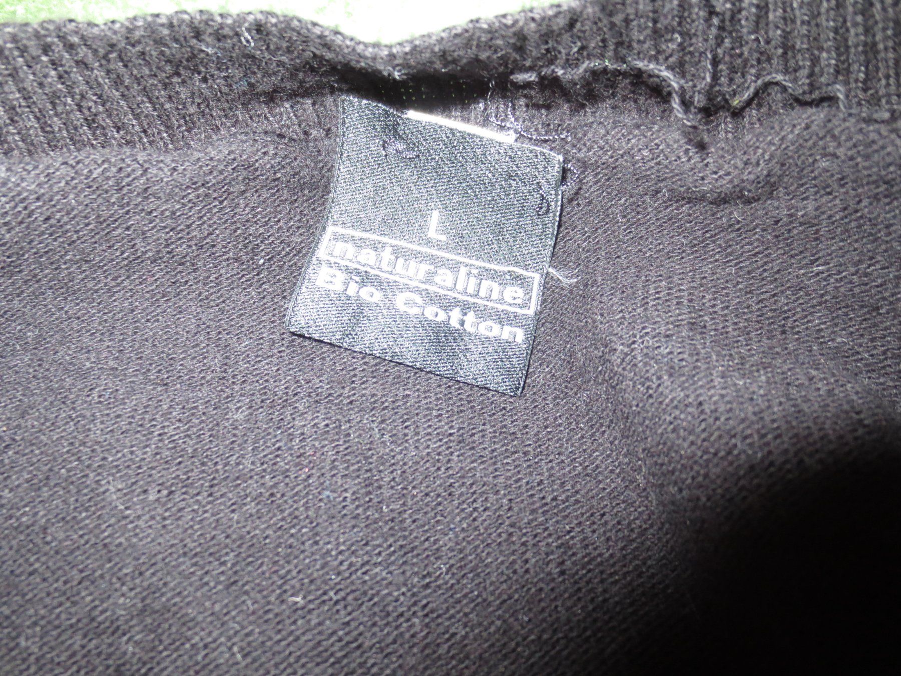 Pullover & Sweatshirts: Pullover schwarz Grösse L naturaline - Rundhalsausschnitt – Gebraucht aus Männedorf von Livingston 2