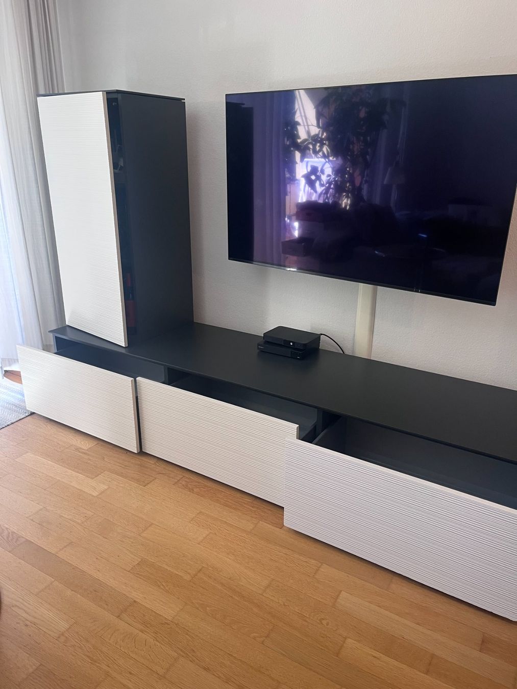 Mobili TV: Schweizer Design TV-Möbel/Lowboard MAB Timber mit Aufsatz – Usato da Zürich venduto da Ne01 3