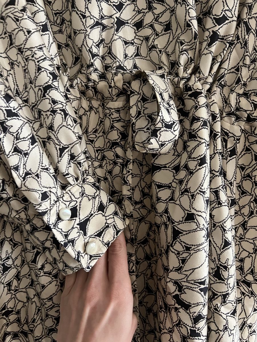 Kleider: A.P. C. Kleid mit Blumenmuster, Grösse 38 – Gebraucht aus Basel von fra_np7m 2
