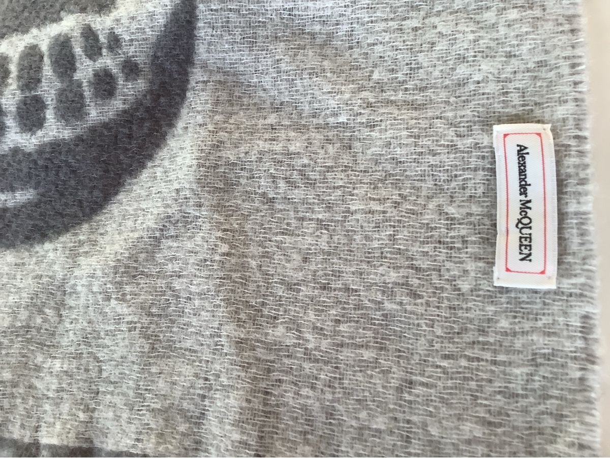 Alexander Mcqueen Foulard & Sciarpe: Alexander MCQUEEN Shawl – Usato da Zug venduto da natiak01 6