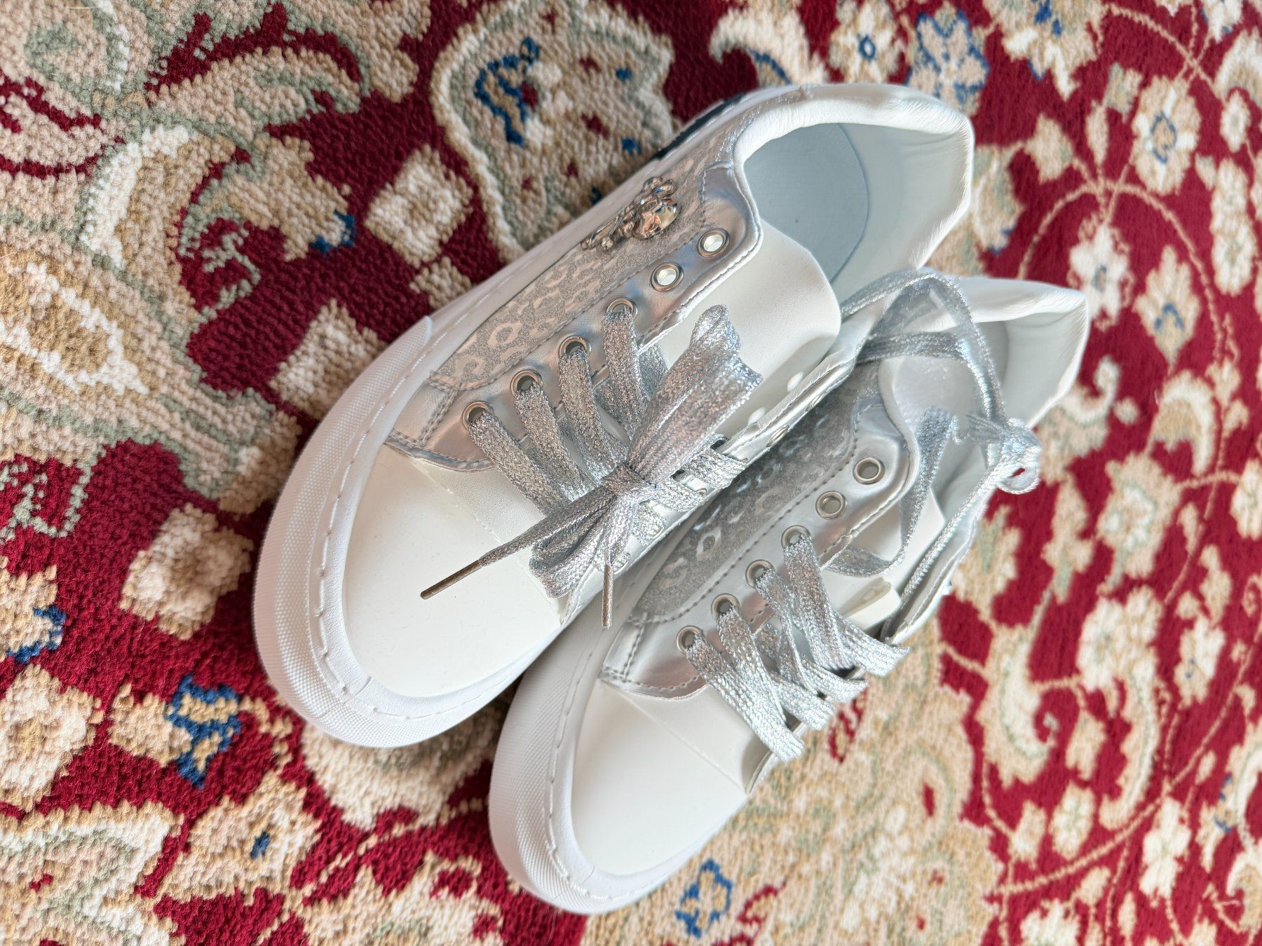 Herrenschuhe: Baskets blanches argentées – Neu (gemäss Beschreibung) aus Genève von AWWA 1