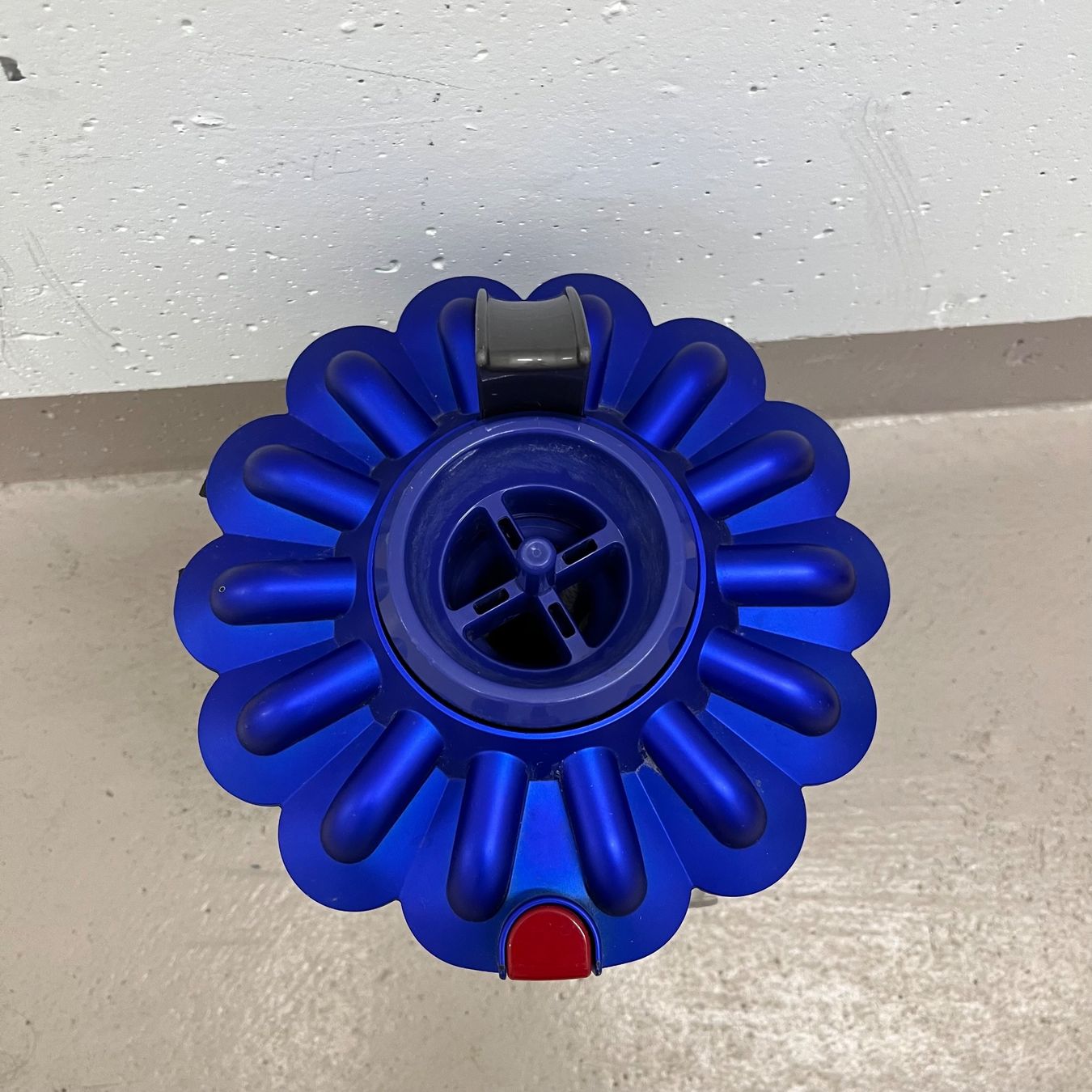 Dyson Aspirapolveri & Accessori: Dyson DC33c Allergy – Zyklon, Staubbehälter & Filter – Usato da Therwil venduto da Xavier_G 2