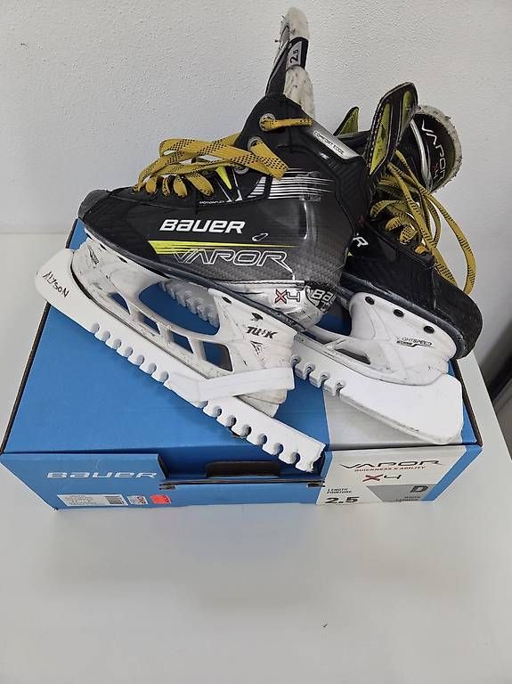 Bauer Pattini da ghiaccio: Bauer Vapor X4 Gr.35.5 (2.5D) – Usato da Vaglio venduto da jea_6m7b