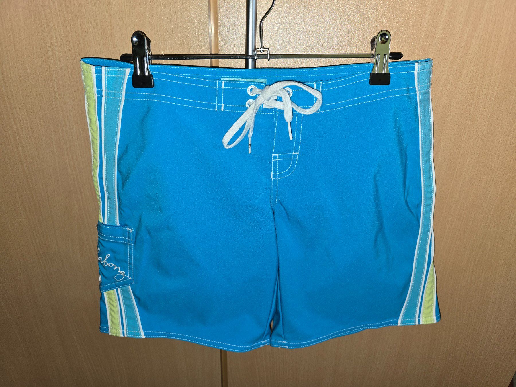 Billabong Pantaloni: Short Billabong, taille 1 (36) – Nuovo (secondo la descrizione) da La Neuveville venduto da Diamise