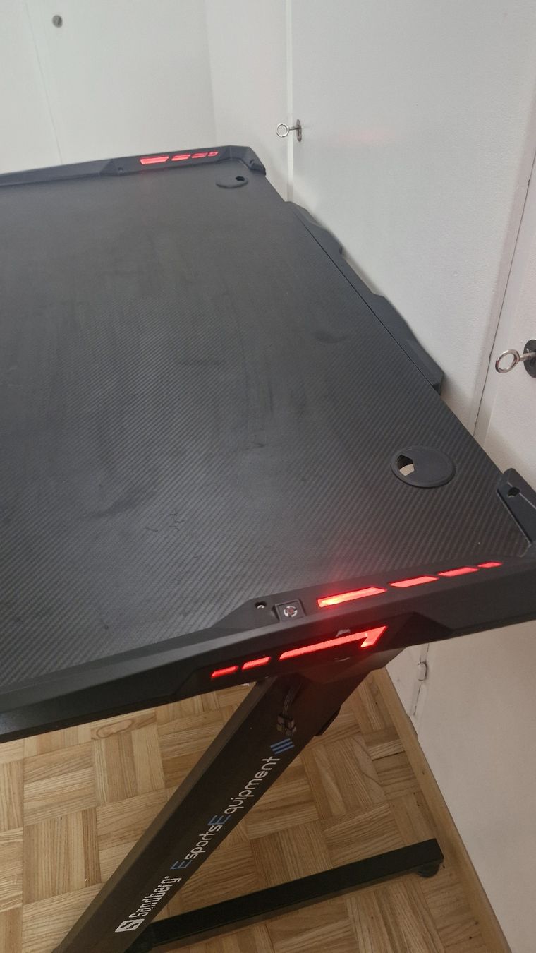 Schreibtische: Gaming Tisch schwarz mit LED Beleuchtung – Gebraucht aus Heerbrugg von bry_cb2f 9