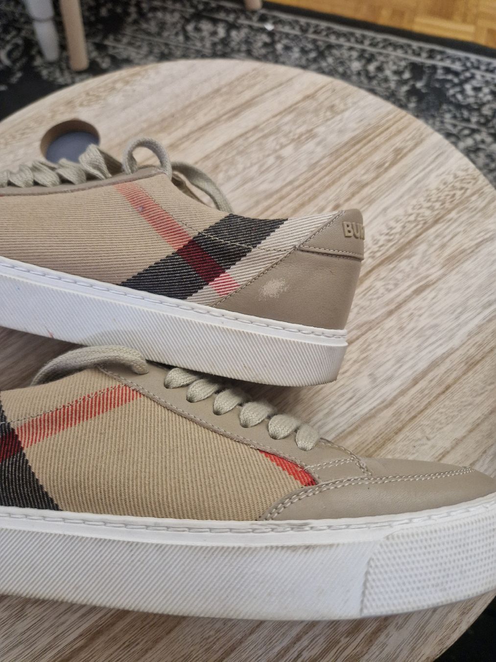 Burberry Damenschuhe: BURBERRY – Gebraucht aus Chavannes pres renens von Scbel 6