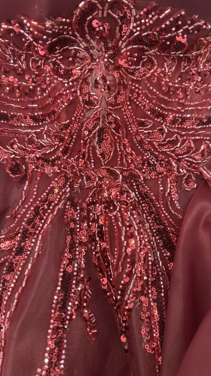 Vestiti: Bordeaux, elegantes Abendkleid mit passendem Schmuck. – Usato da Winterthur venduto da Yuni1 2
