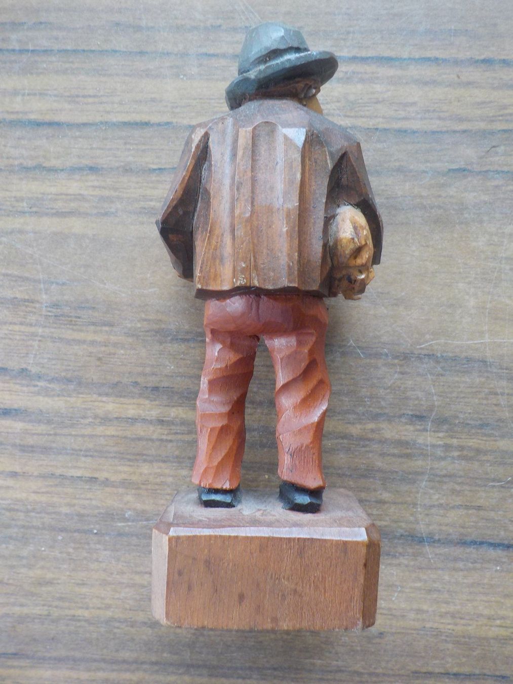 Statuette: Holzfigur antik - Mann mit Glücksschwein – Usato da Mörschwil venduto da antiksalon 8