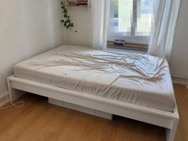 Bettgestell weiss mit Lattenrost gebraucht guter Zustand