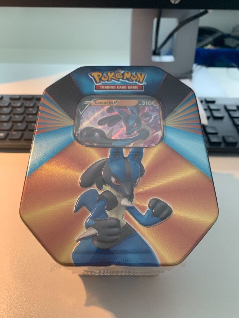 Pokémon Carte collezionabili: Pokémon V-Forces Lucario Tin – Nuovo (secondo la descrizione) da Zug venduto da Riconico