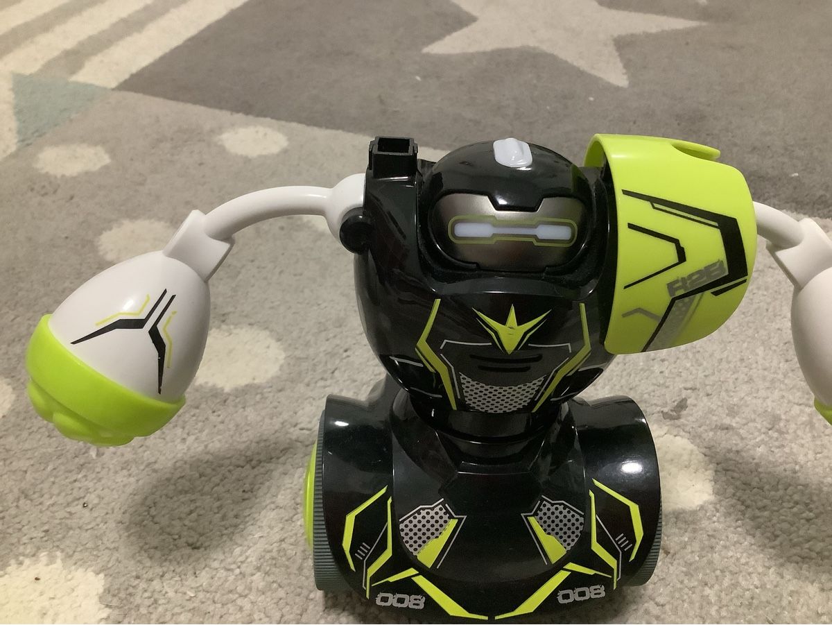 Giocattoli: Remote Control Fighting Robots/ Ferngesteuerte Kampfrobotter – Usato da Nänikon venduto da uselafuse 2