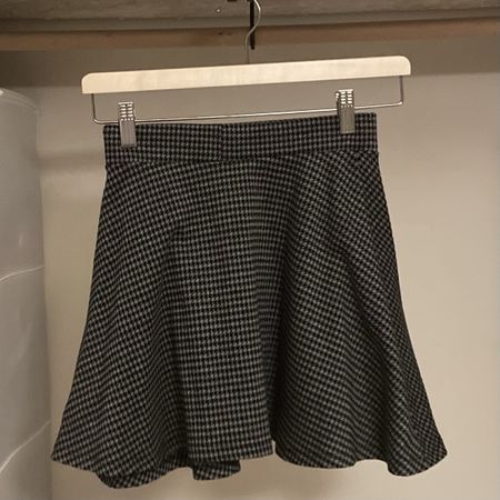 houndstooth grey skirt