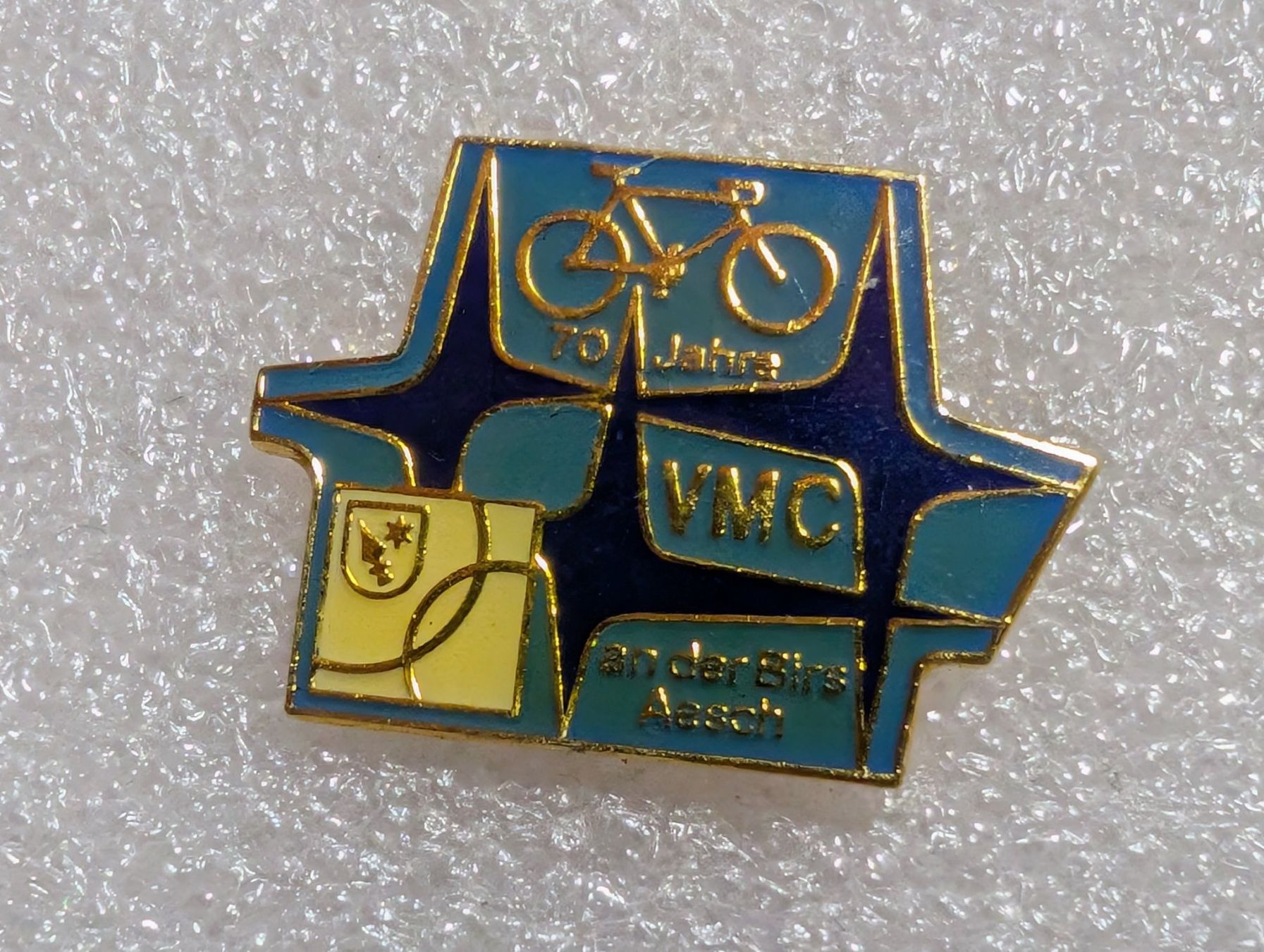 Plaquettes & Badges: Ansteckpin 264: VMC – D'occasion à Oppligen par Pin-Fall-Shop