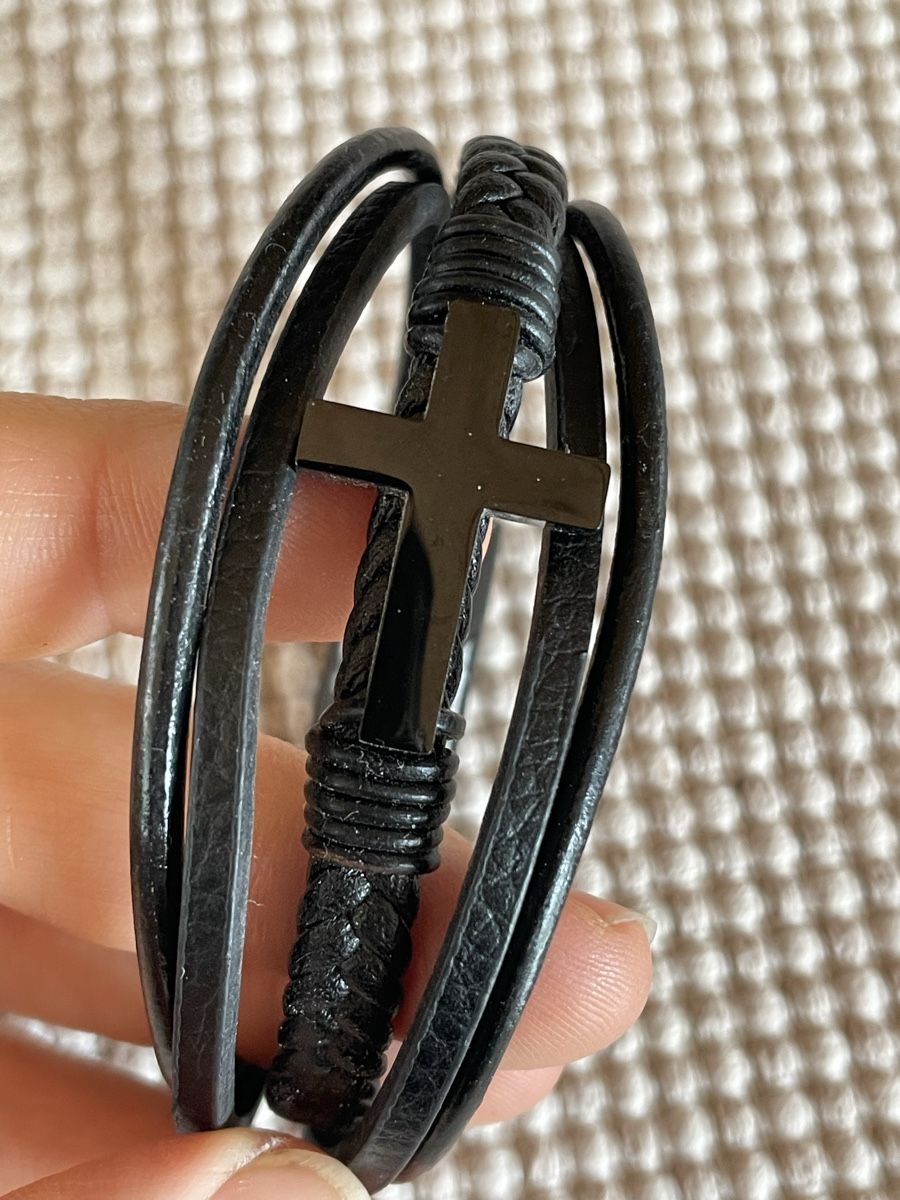 Bracciali & Braccialetti: Armband mit Kreuz, aus Leder – Usato da Rümlang venduto da euqinom16 1