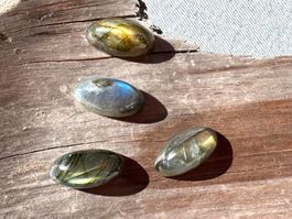 4 exclusive leuchtende grosse Labradorit Cabochons   oval