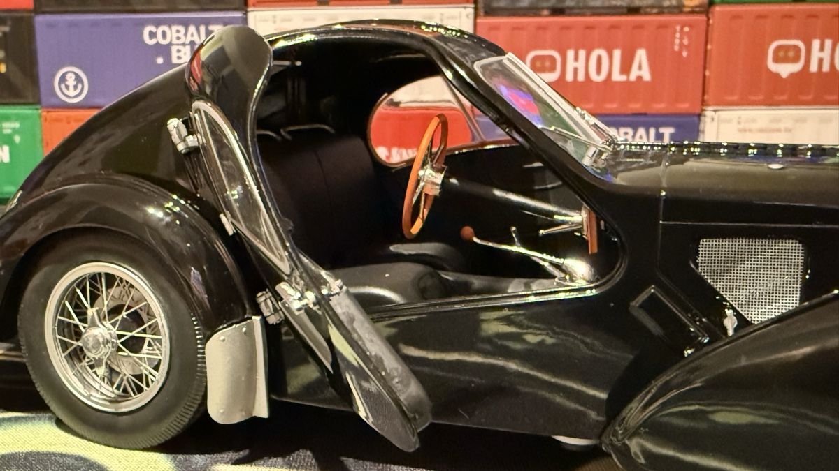 Bugatti Voitures modèles: Bugatti Type 57SC Atlantic M 1:18  – D'occasion à Basel par Zomeg 7