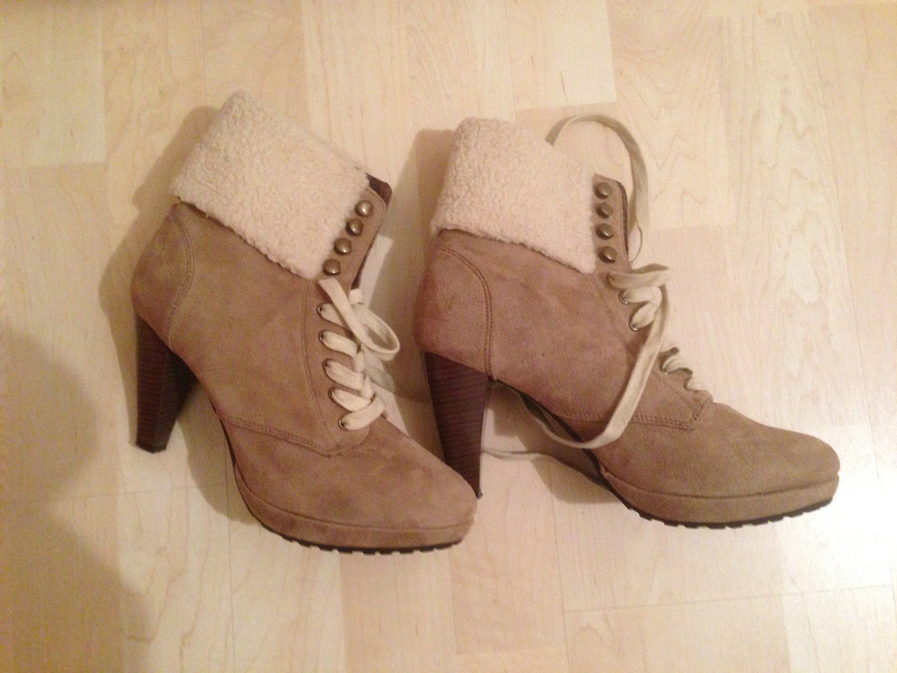 Scarpe da donna: Damenstiefletten Grösse 37 – Usato da Glattbrugg venduto da Ariel012 1