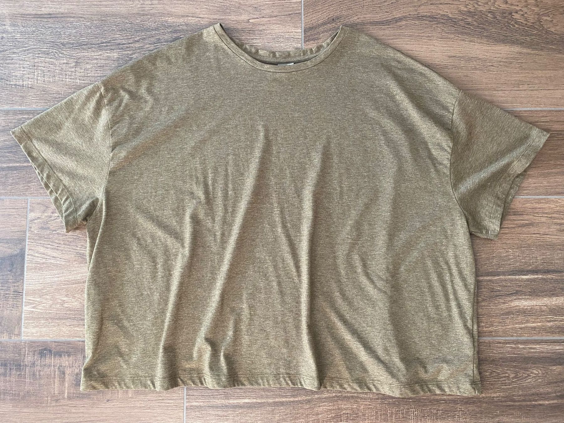 Asos T-Shirts: Asos T-Shirt oliv Gr. 52 – Gebraucht aus Pratteln von a23_j2gs