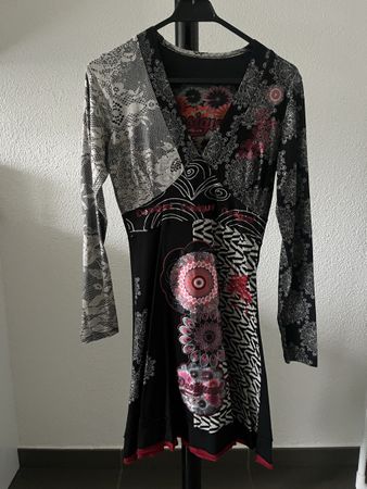 Kleid Desigual schwarz gemustert Grösse S guter Zustand
